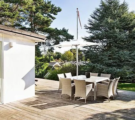 Three-bedroom Holiday In 別荘 Beder