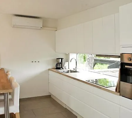 Three-bedroom Holiday In 別荘 Beder